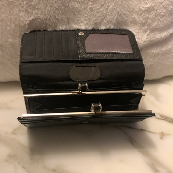 TAHARI Midnight Garden Clutch Black Wallet With RFID - Picture 6 of 9